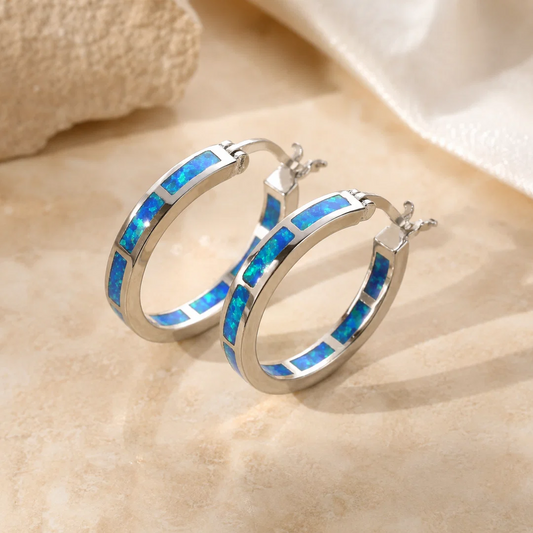 ELEGANTES PENDIENTES CIRCULARES CON ÓPALO DE FUEGO AZUL
